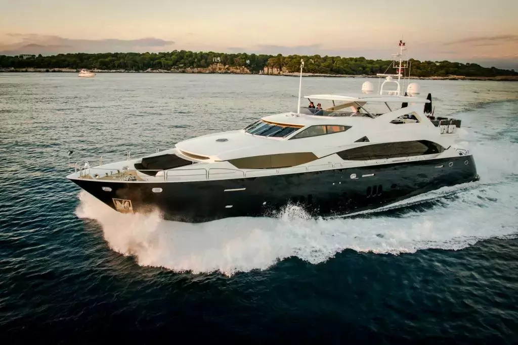 Black and White by Sunseeker - Special Offer for a private Motor Yacht Charter in Cap DAil with a crew