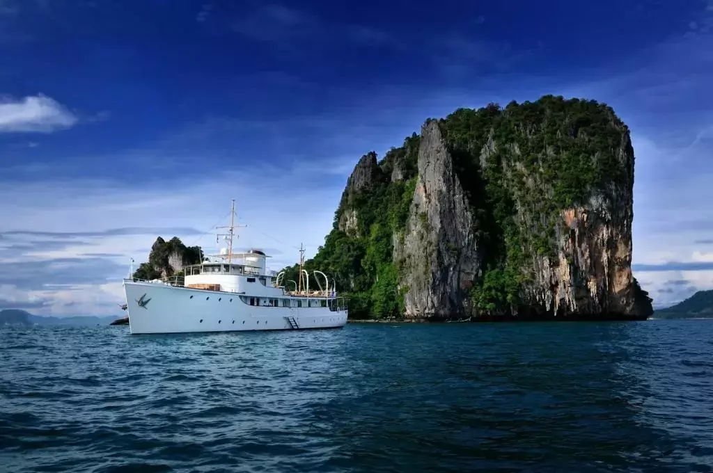 Calisto by Astoria Marine - Special Offer for a private Superyacht Rental in Praslin with a crew