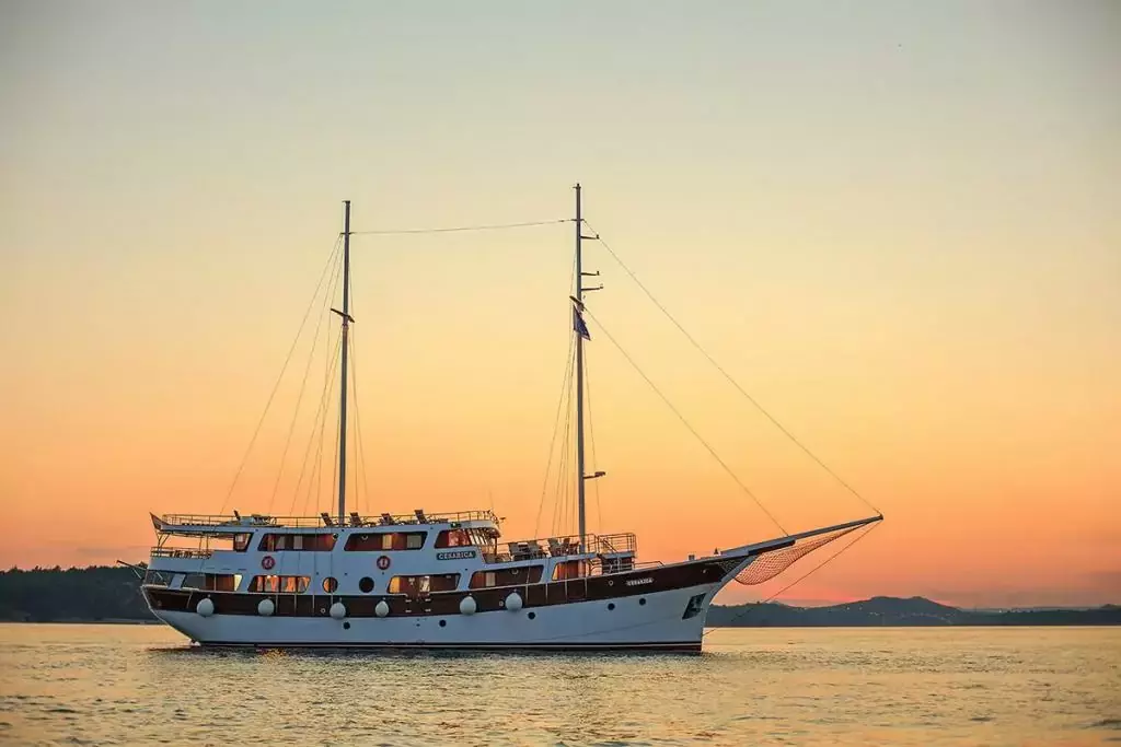 Cesarica by Marina Vinici - Special Offer for a private Motor Sailer Rental in Dubrovnik with a crew