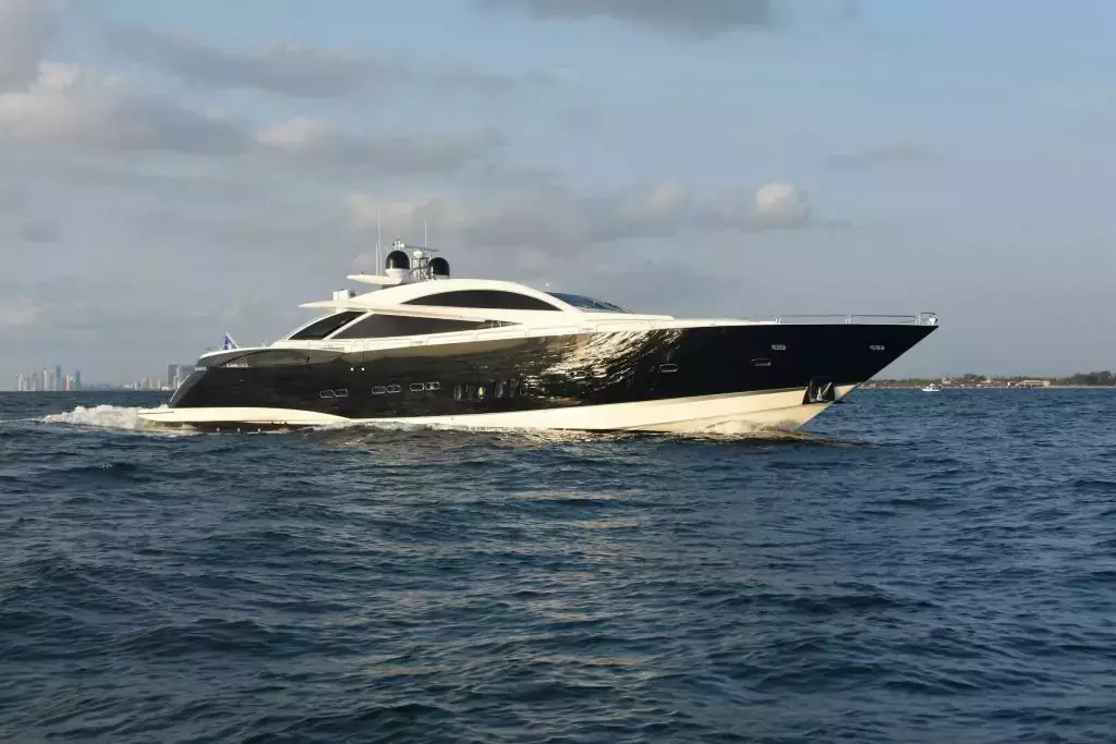Double D by Sunseeker - Special Offer for a private Motor Yacht Charter in Saint Francois with a crew