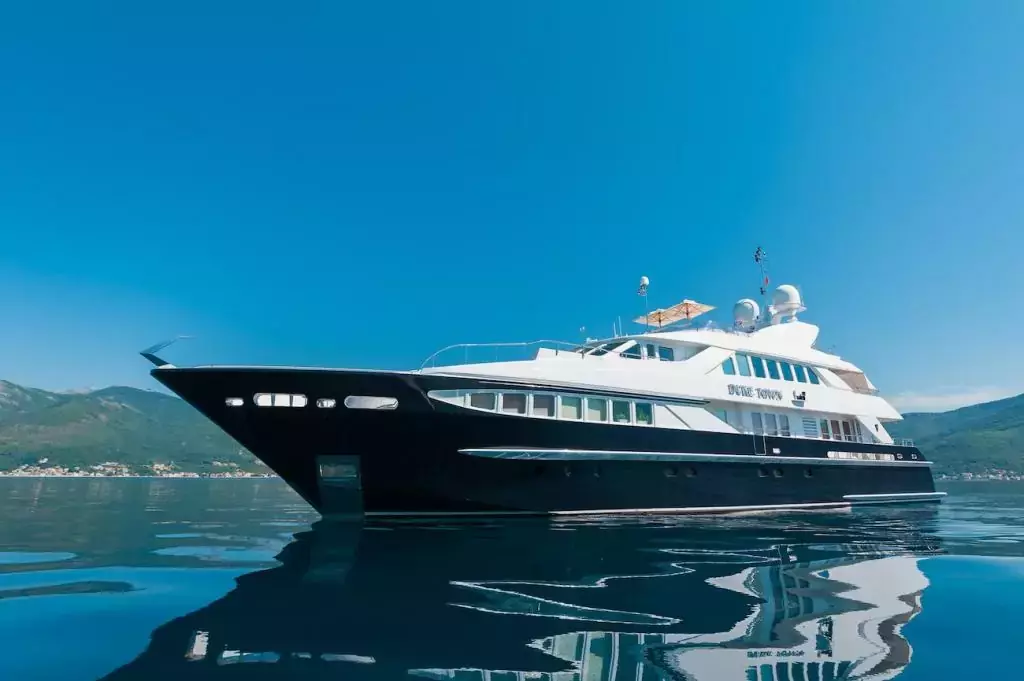 Duke Town by Heesen - Special Offer for a private Superyacht Charter in Trogir with a crew