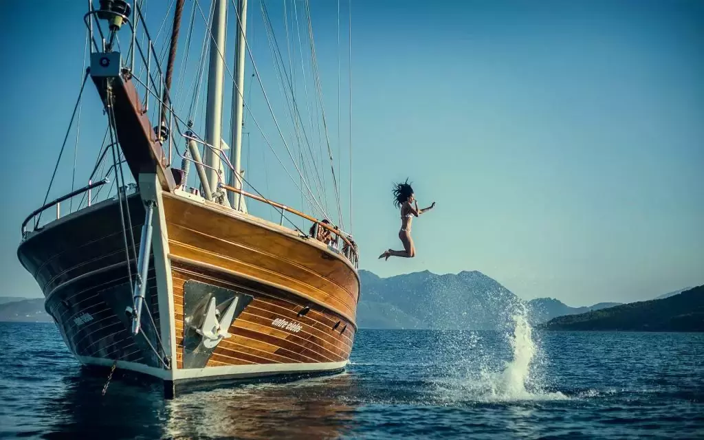 Entre Cielos by Su Marine Yachts - Special Offer for a private Motor Sailer Rental in Mykonos with a crew