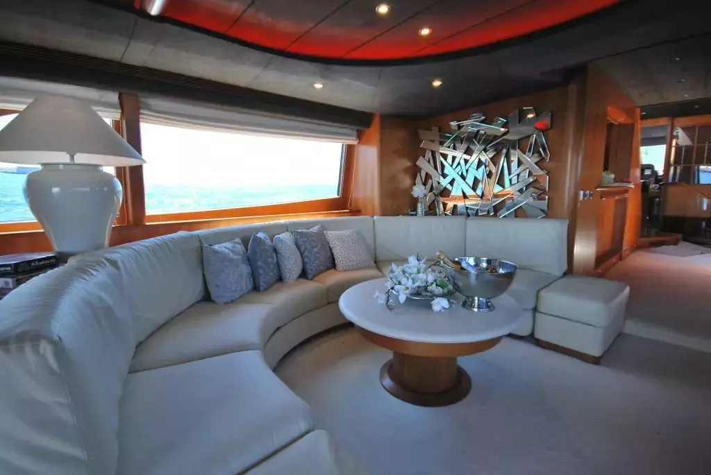 Figi by Couach - Special Offer for a private Motor Yacht Charter in Venice with a crew