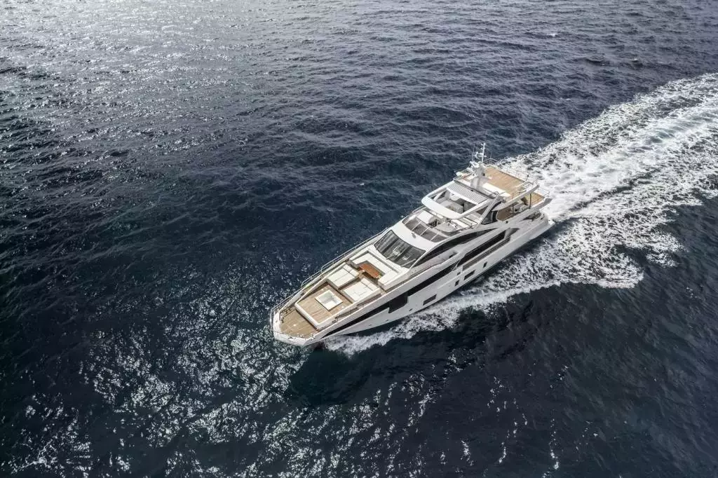 Heed by Azimut - Top rates for a Charter of a private Superyacht in Italy