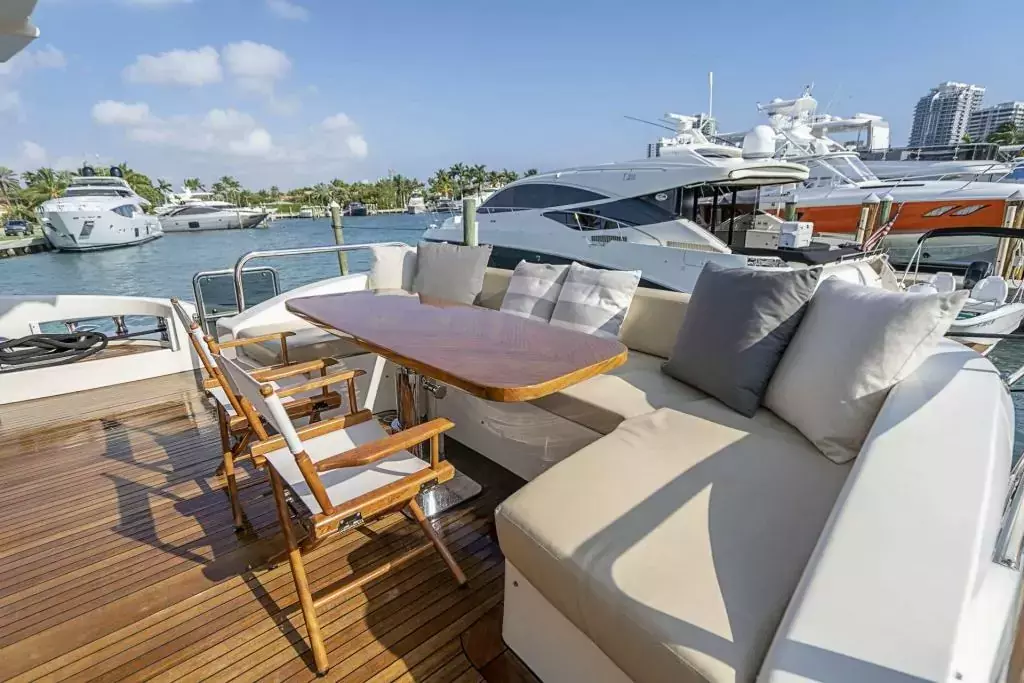 Intervention by Azimut - Top rates for a Charter of a private Motor Yacht in Aruba