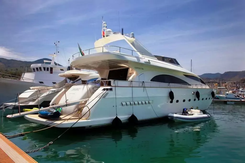 Jauni by Amer - Special Offer for a private Motor Yacht Charter in Naples with a crew
