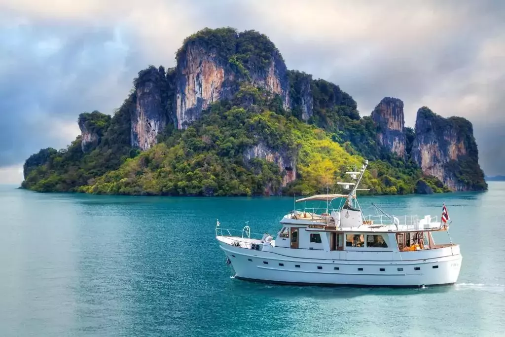 L'Orientale by Cheoy Lee - Special Offer for a private Motor Yacht Charter in Pattaya with a crew