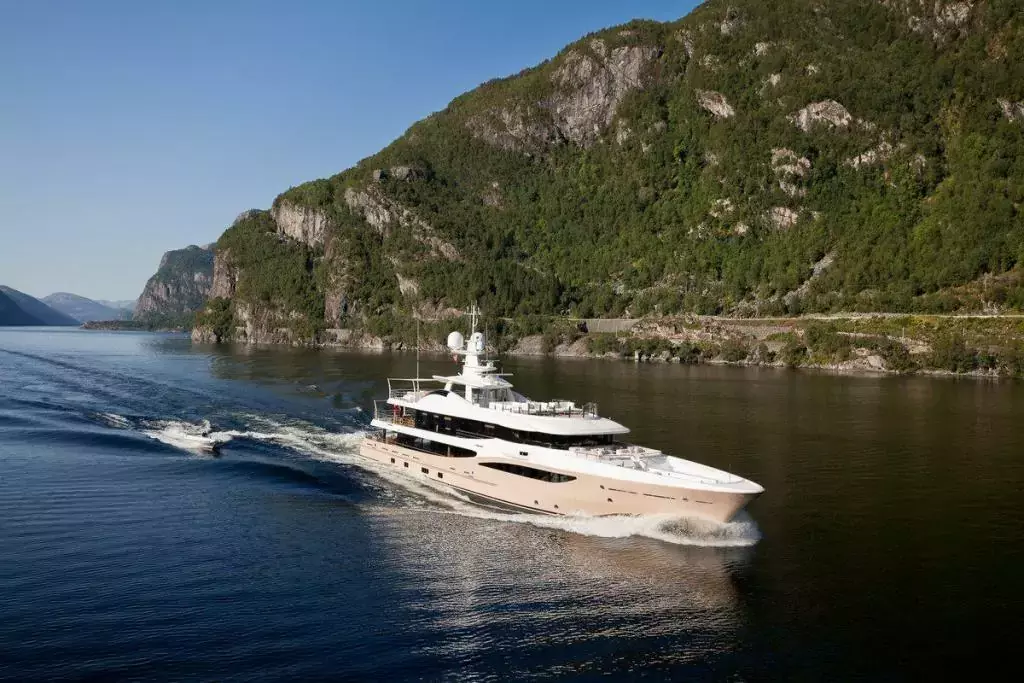 Lili by Amels - Special Offer for a private Superyacht Charter in Tribunj with a crew