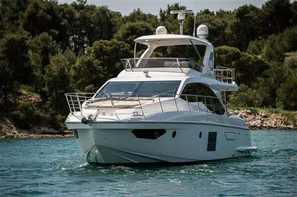Mawi by Azimut - Special Offer for a private Motor Yacht Charter in Hvar with a crew