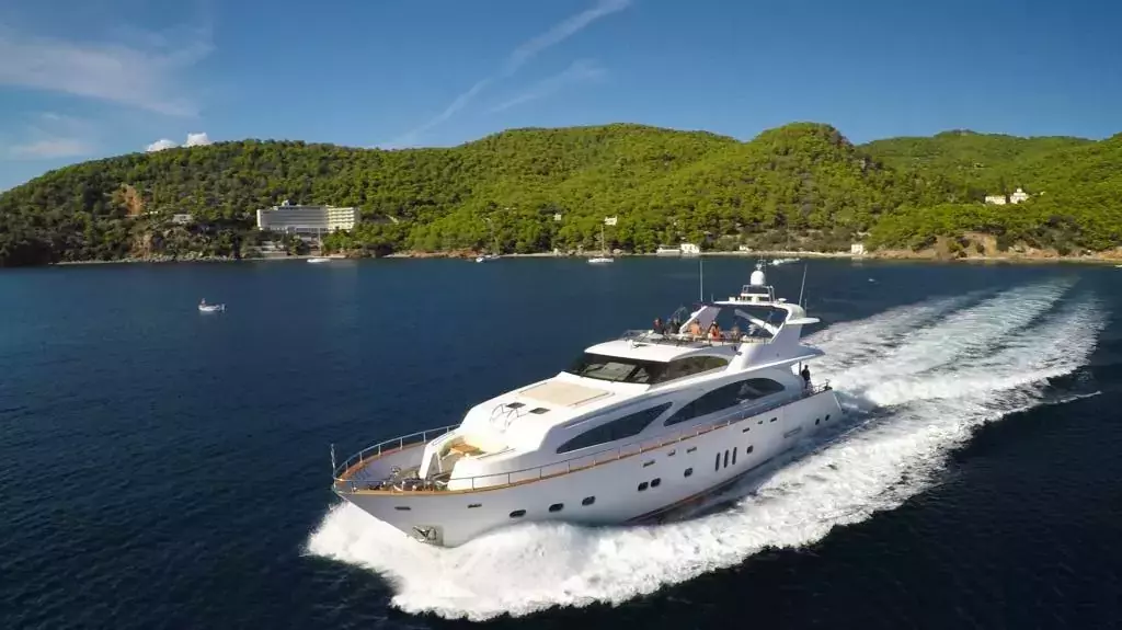 Nitta V by Elegan - Special Offer for a private Motor Yacht Charter in Lavrion with a crew