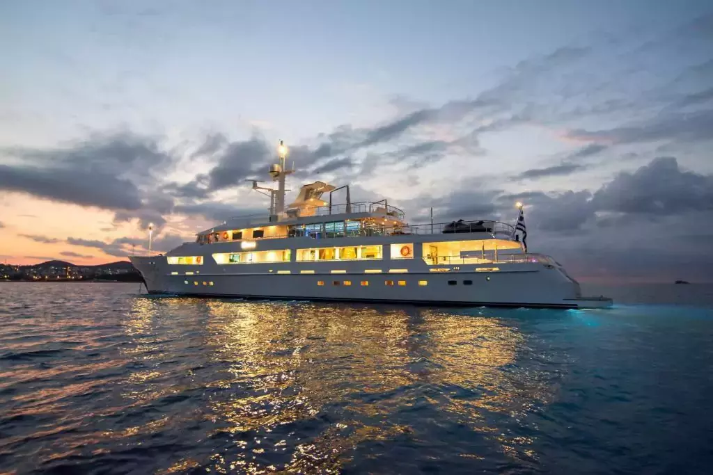 O'Natalina by Picchiotti - Top rates for a Charter of a private Superyacht in Greece