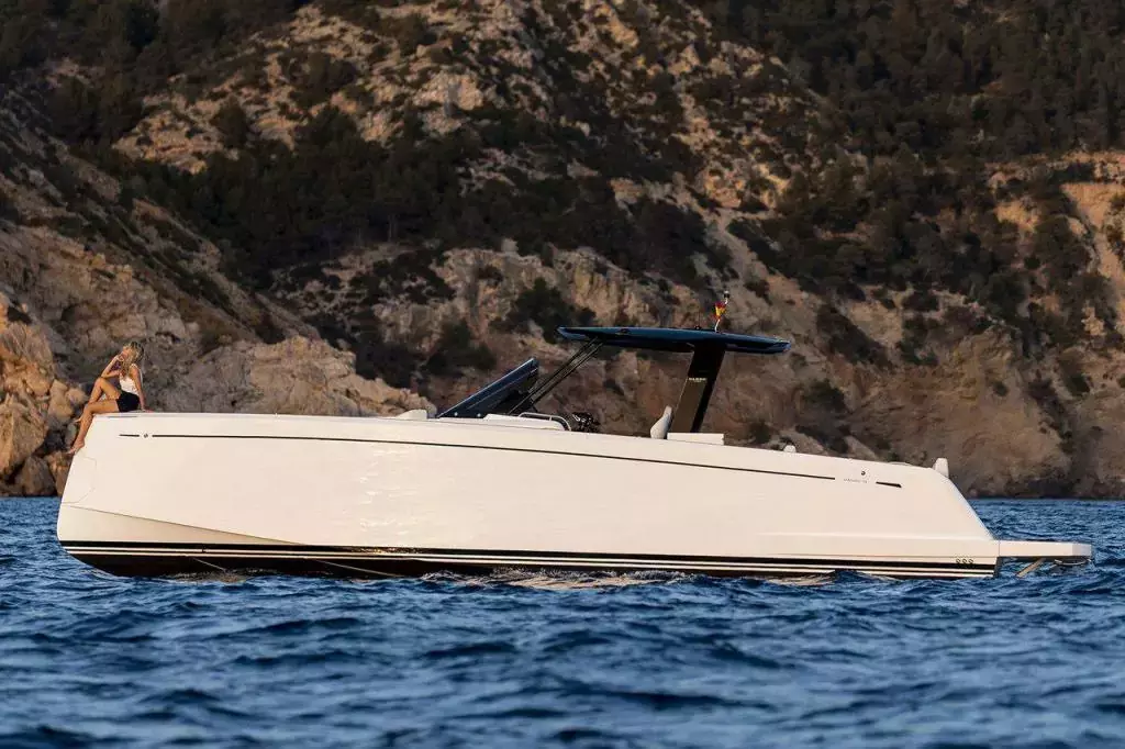 Pardo by Pardo - Special Offer for a private Power Boat Charter in Mykonos with a crew