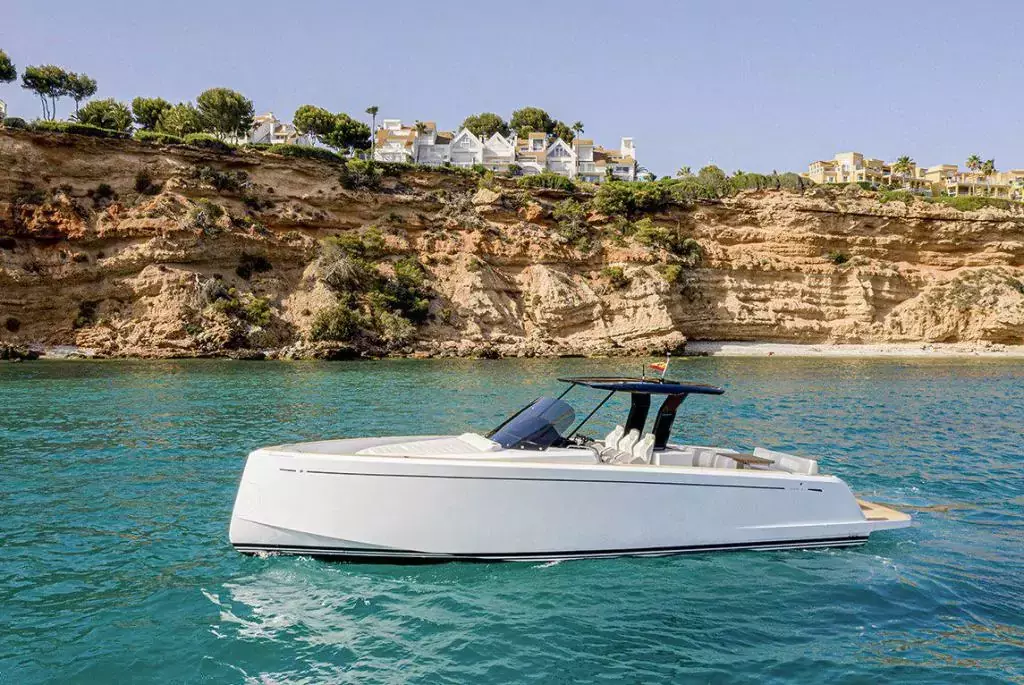 Pardo by Pardo - Special Offer for a private Power Boat Charter in Paros with a crew