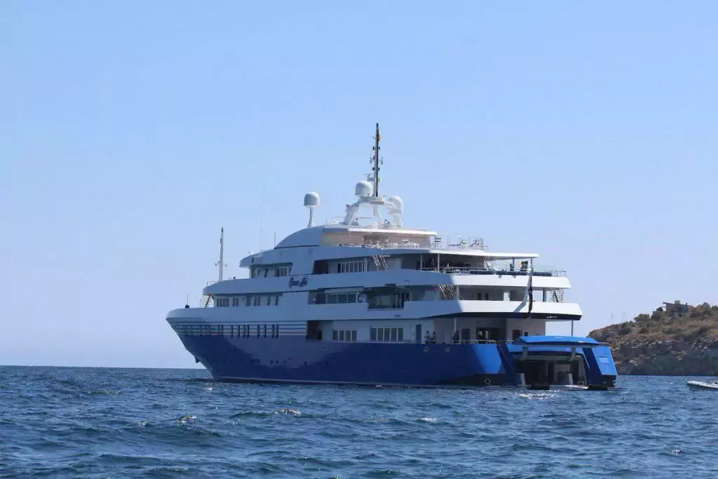 Queen Miri by Neorion - Special Offer for a private Superyacht Charter in Cannes with a crew
