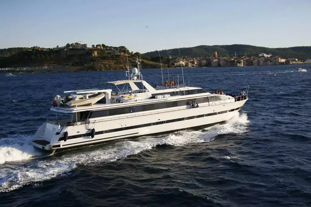 Queen South by Versilcraft - Special Offer for a private Motor Yacht Charter in Cap DAil with a crew