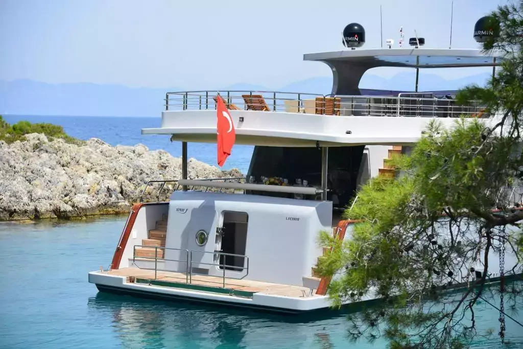 Simay F by Es Yachts - Special Offer for a private Motor Yacht Charter in Lavrion with a crew