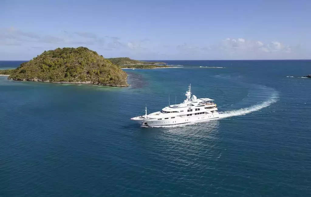 Starfire by Benetti - Special Offer for a private Superyacht Rental in Canouan with a crew