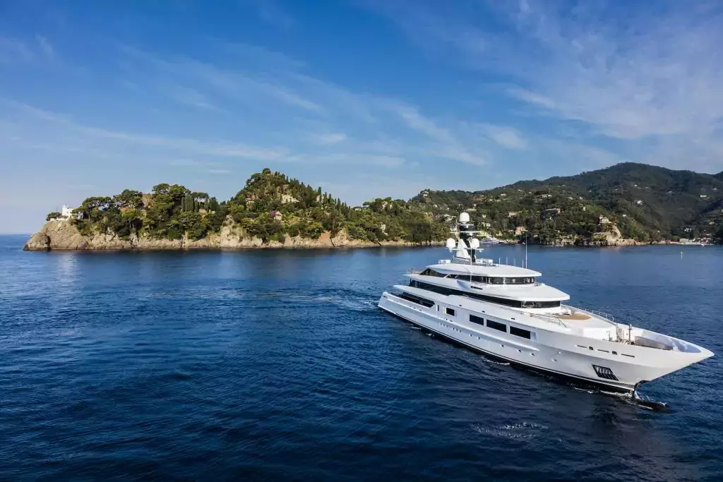 Suerte by Tankoa Yachts - Top rates for a Charter of a private Superyacht in British Virgin Islands