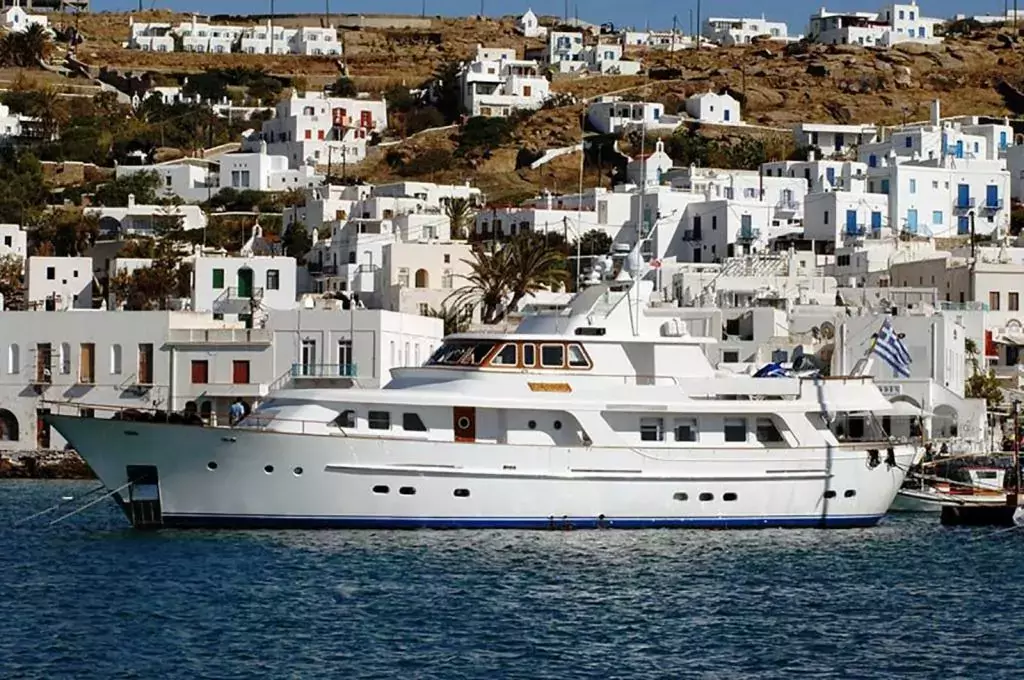 Suncoco by Lowland Yachts - Special Offer for a private Motor Yacht Charter in Sifnos with a crew
