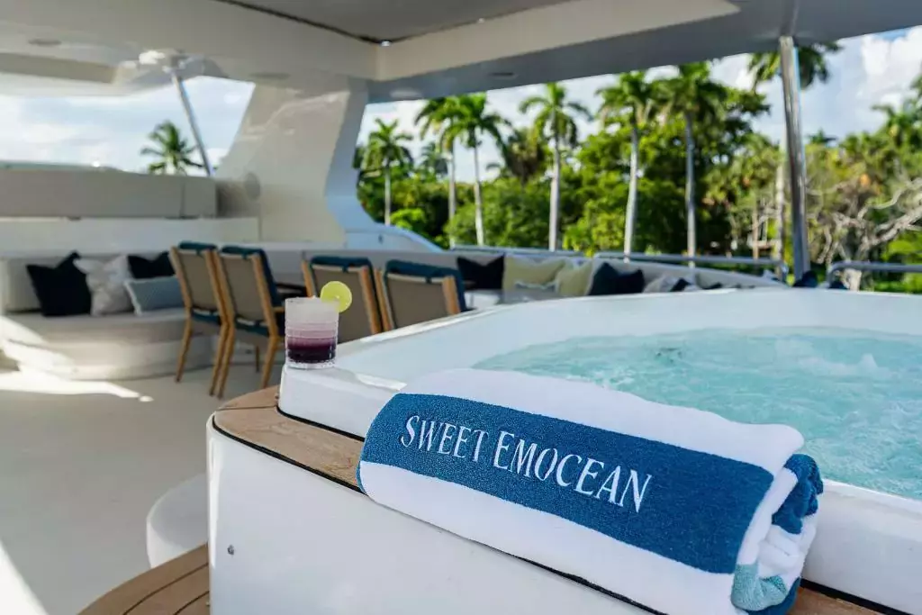Sweet Emocean by Azimut - Special Offer for a private Motor Yacht Charter in Canouan with a crew