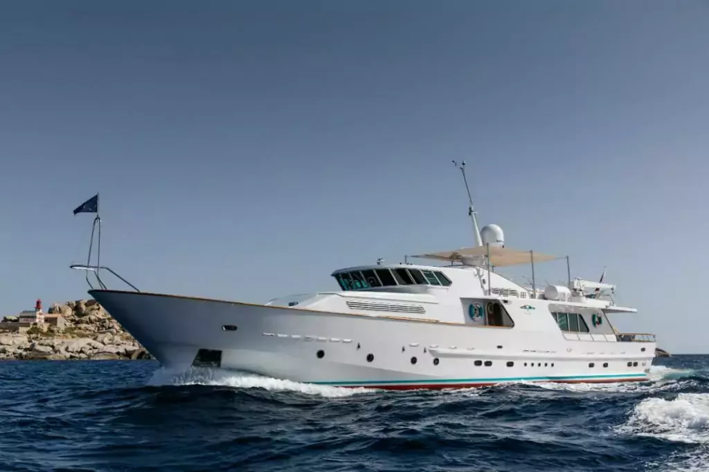 Vespucci by CRN - Special Offer for a private Motor Yacht Charter in Cap DAil with a crew