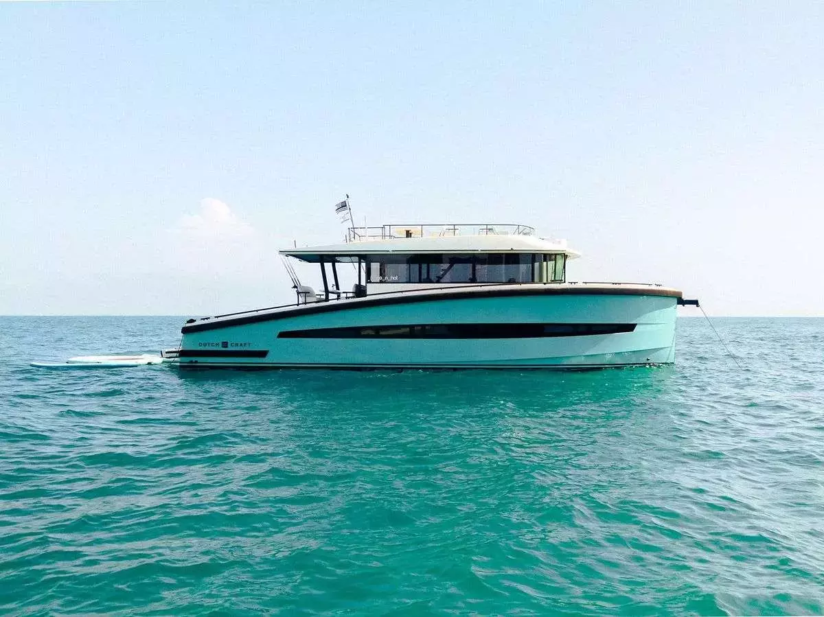 Go-N-Hot by Custom Made - Special Offer for a private Motor Yacht Charter in Miami with a crew