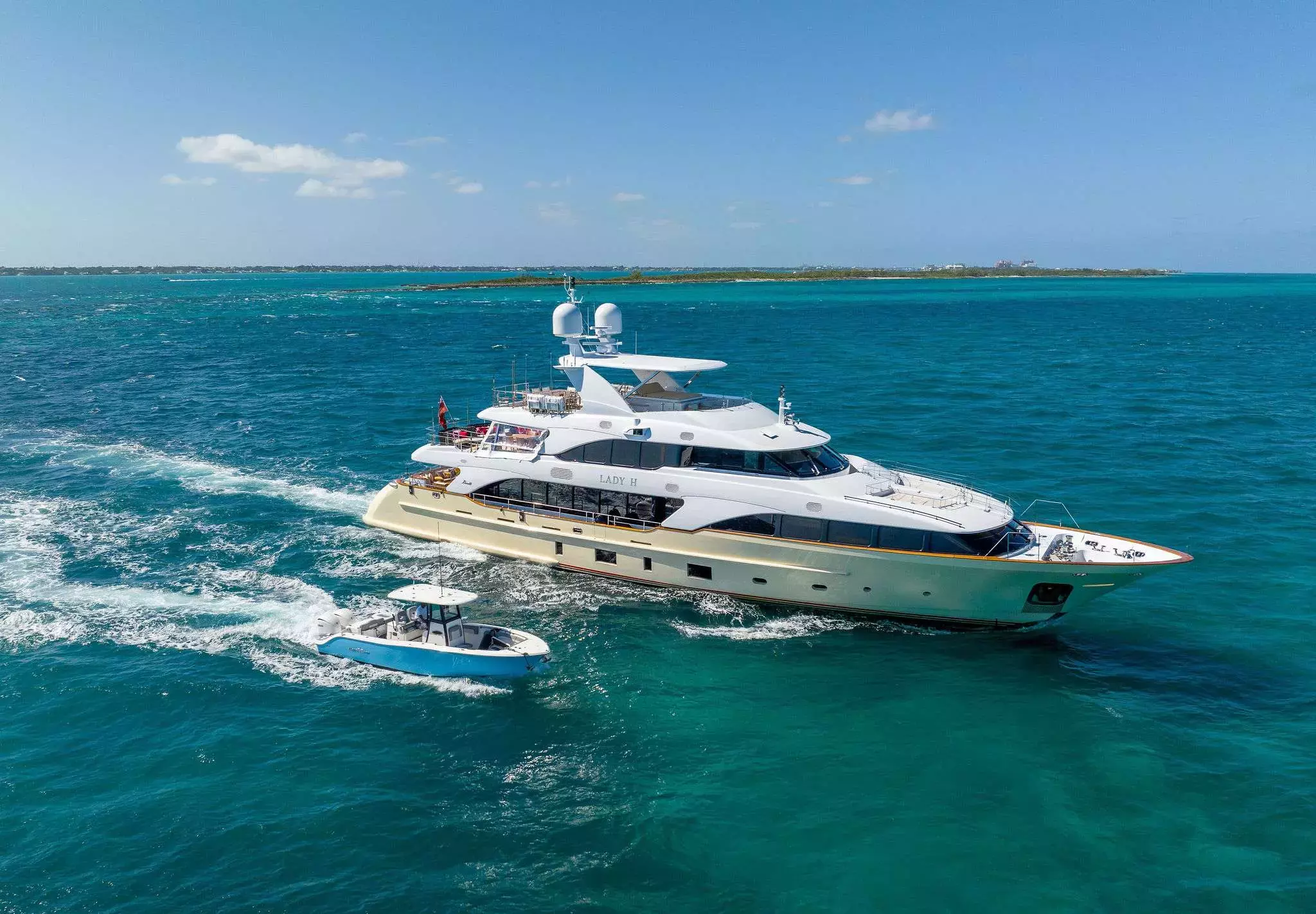 Lady H by Benetti - Special Offer for a private Motor Yacht Charter in Tortola with a crew