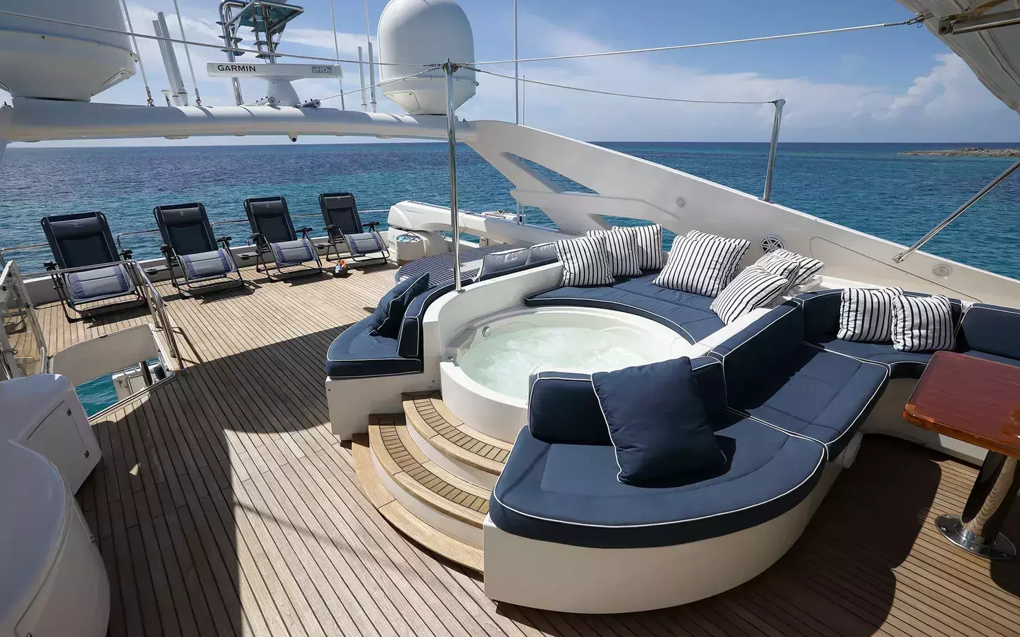 Mambo by Ferretti - Special Offer for a private Superyacht Charter in Nassau with a crew