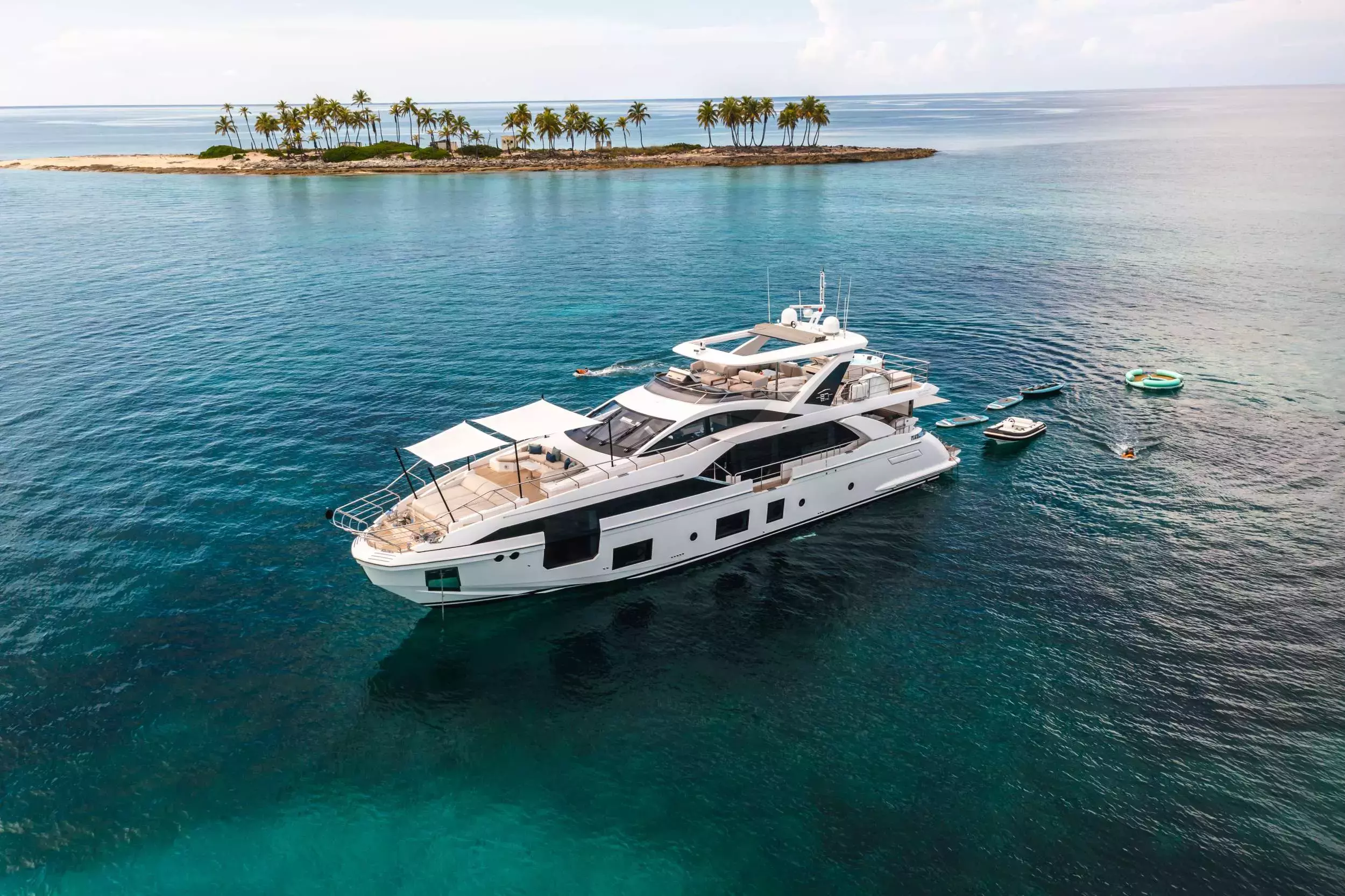 Marea La Nautica by Azimut - Special Offer for a private Motor Yacht Charter in Freeport with a crew