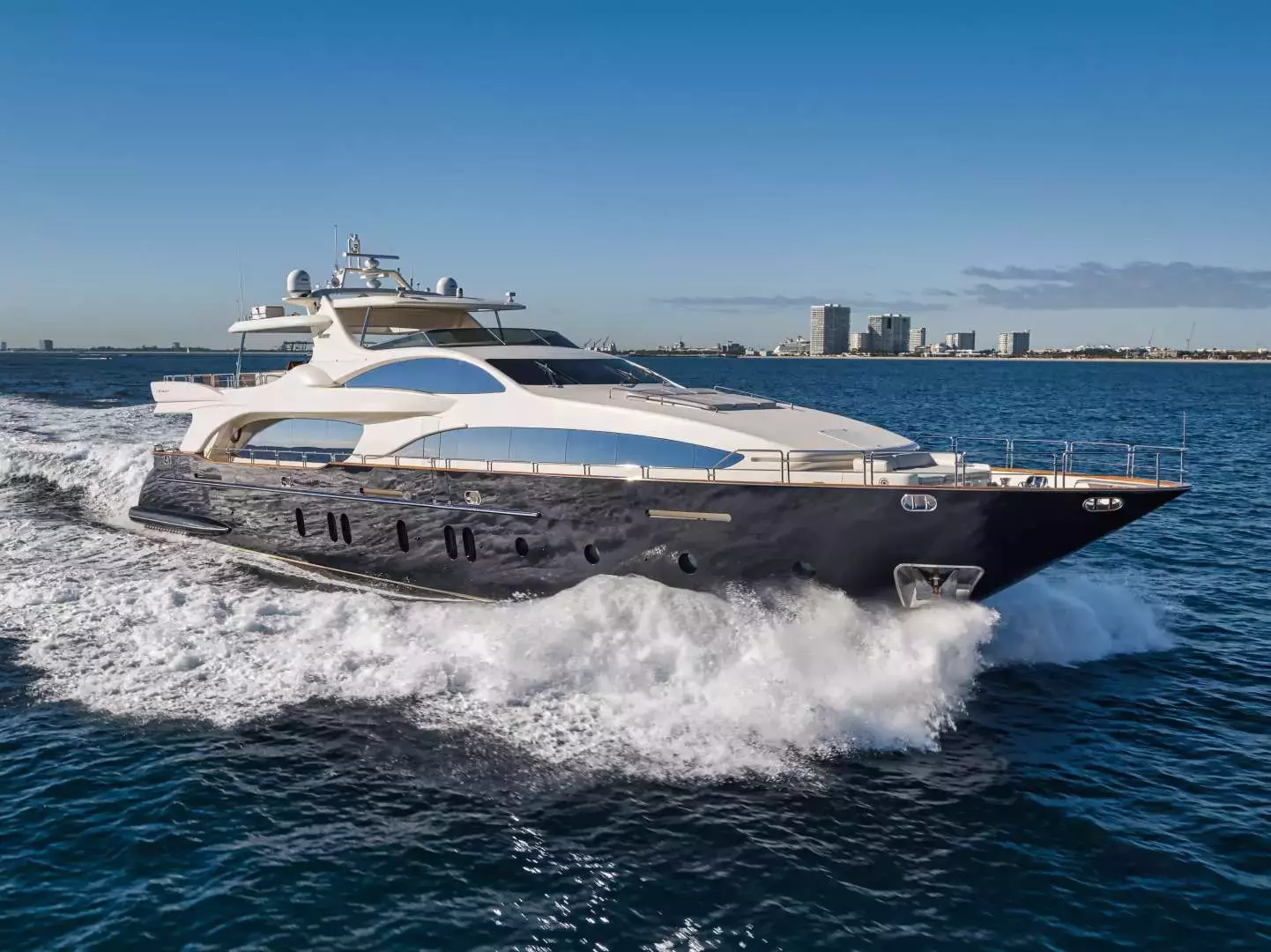 Vivere by Azimut - Special Offer for a private Motor Yacht Charter in Nassau with a crew