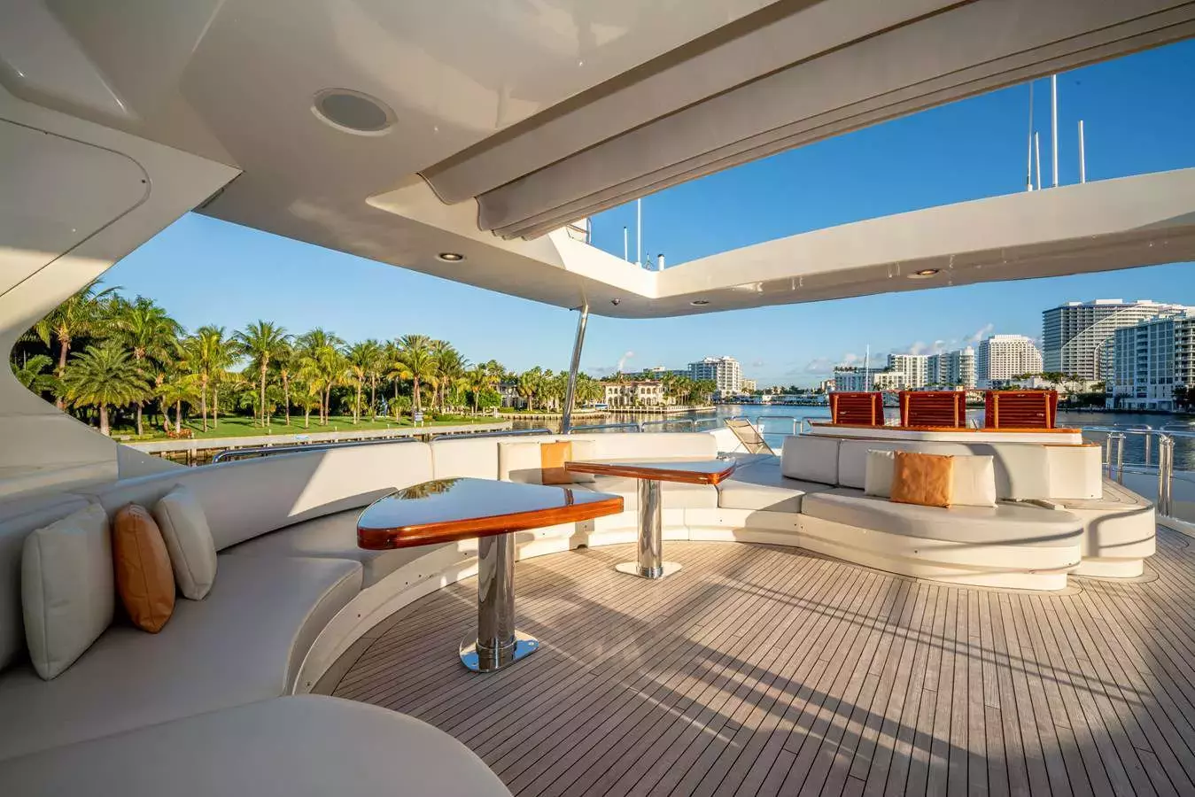 Vivere by Azimut - Special Offer for a private Motor Yacht Charter in Nassau with a crew