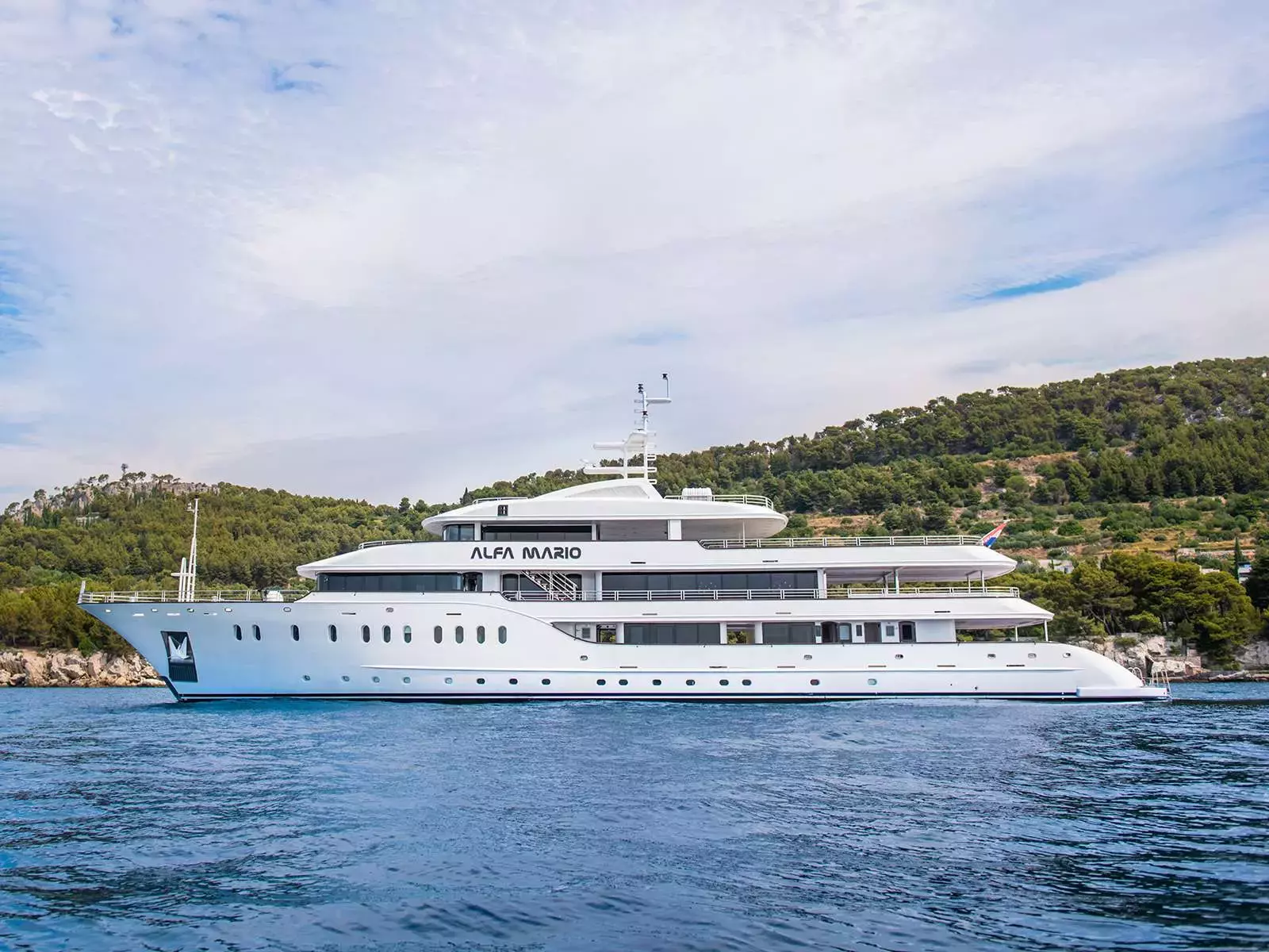 Alfa Mario by Custom Made - Special Offer for a private Motor Yacht Charter in Hvar with a crew