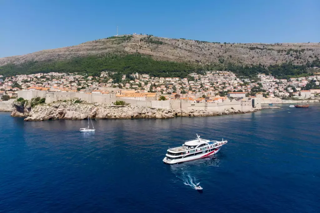 Antaris by Custom Made - Special Offer for a private Superyacht Charter in Hvar with a crew
