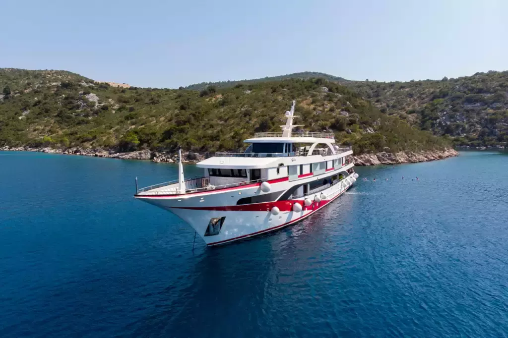Antaris by Custom Made - Special Offer for a private Superyacht Charter in Sibenik with a crew