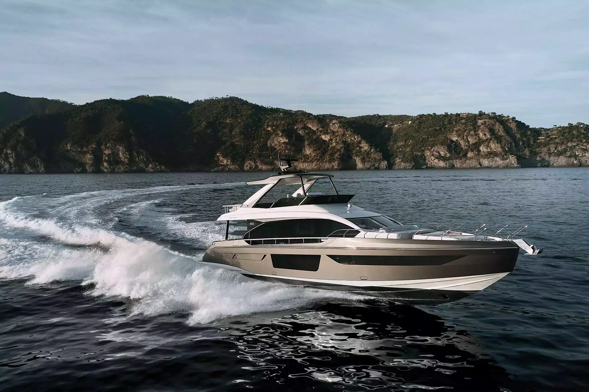 Donna by Azimut - Special Offer for a private Motor Yacht Charter in Tribunj with a crew