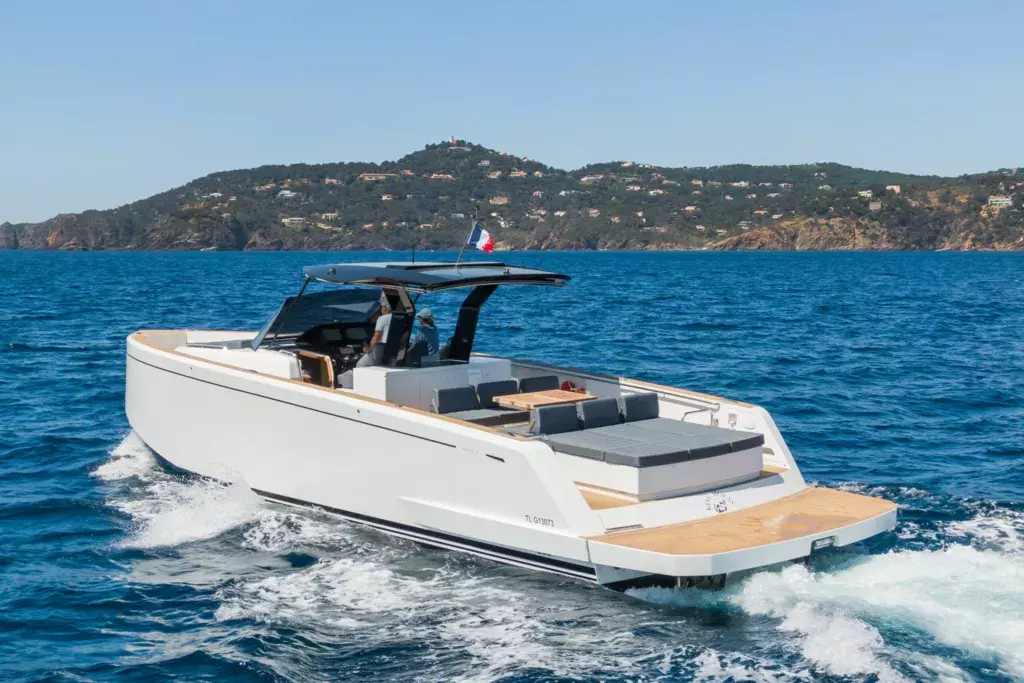 King Mouss by Pardo - Special Offer for a private Motor Yacht Charter in Antibes with a crew