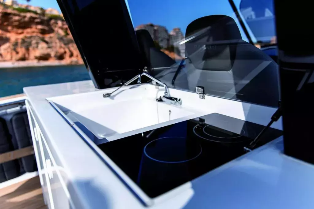 Paloma by Pardo - Special Offer for a private Motor Yacht Charter in St Tropez with a crew