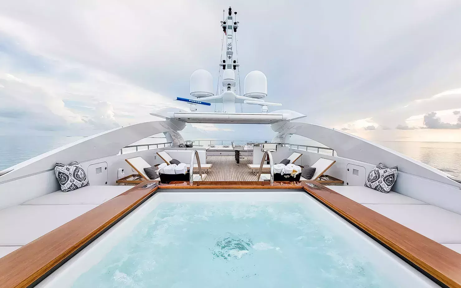 Knight by Heesen - Special Offer for a private Superyacht Charter in Viseisei with a crew