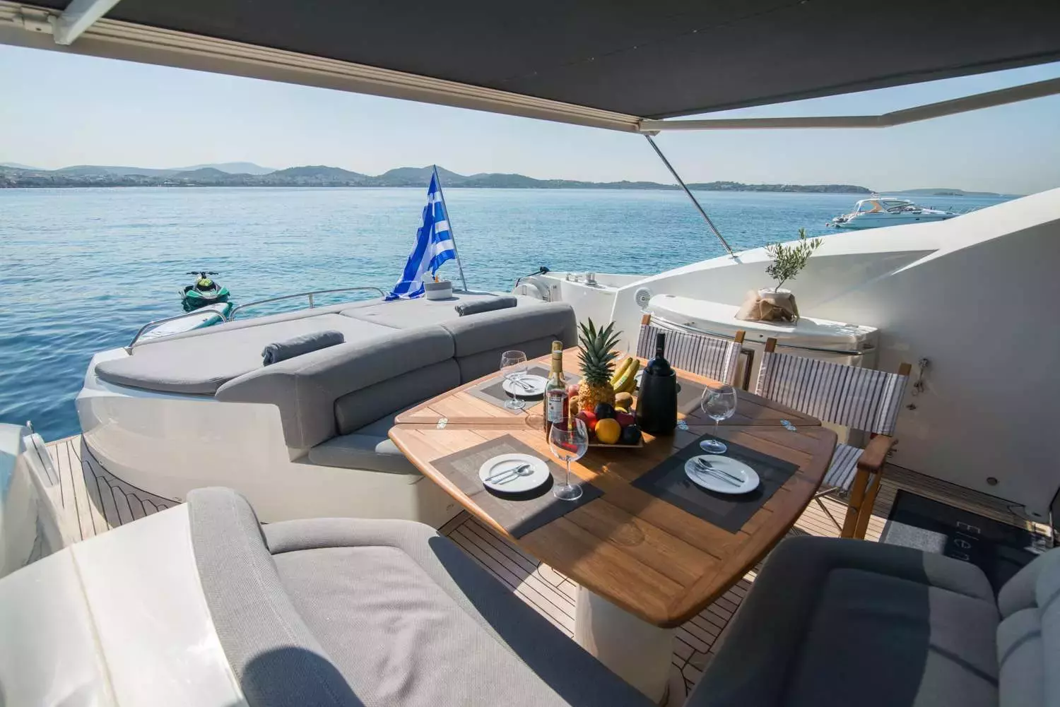 Elentari by Sunseeker - Special Offer for a private Motor Yacht Charter in Patras with a crew