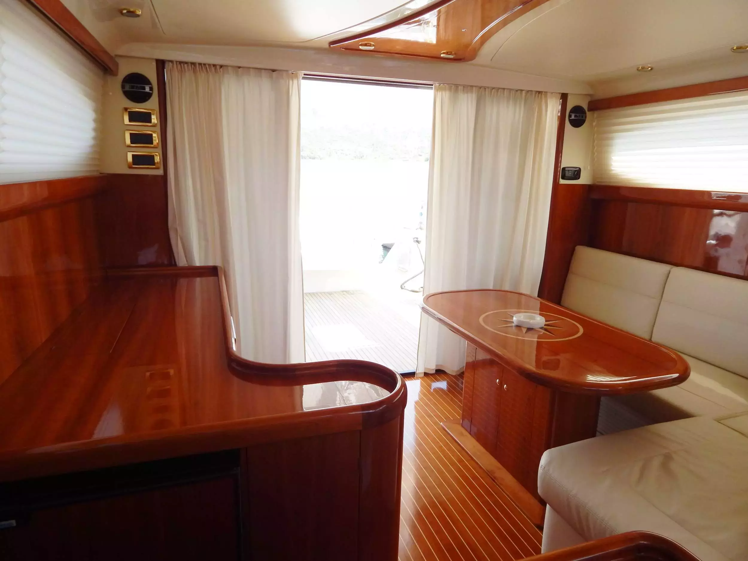 Lady Shine by Custom Made - Special Offer for a private Motor Yacht Charter in Naples with a crew