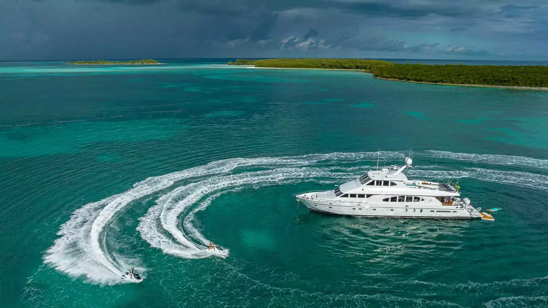 B Happy by Hargrave - Special Offer for a private Motor Yacht Charter in Harbour Island with a crew