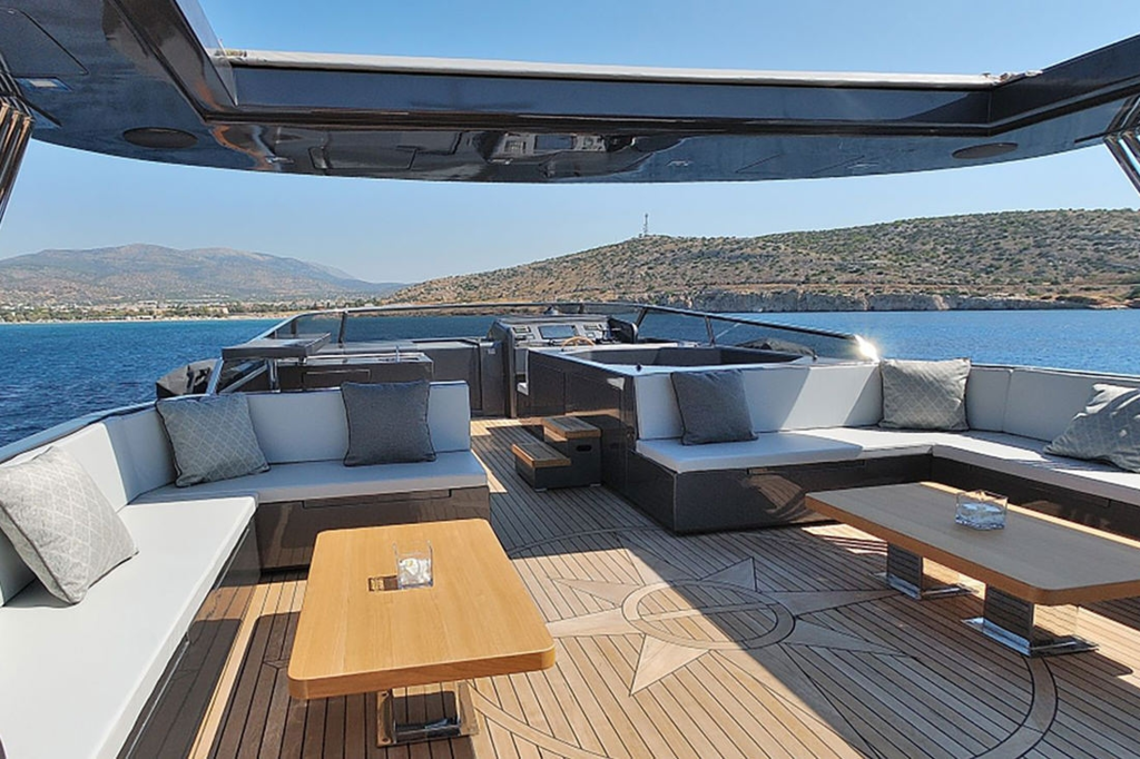 Benik by Cantieri di Pisa - Special Offer for a private Motor Yacht Charter in Sardinia with a crew