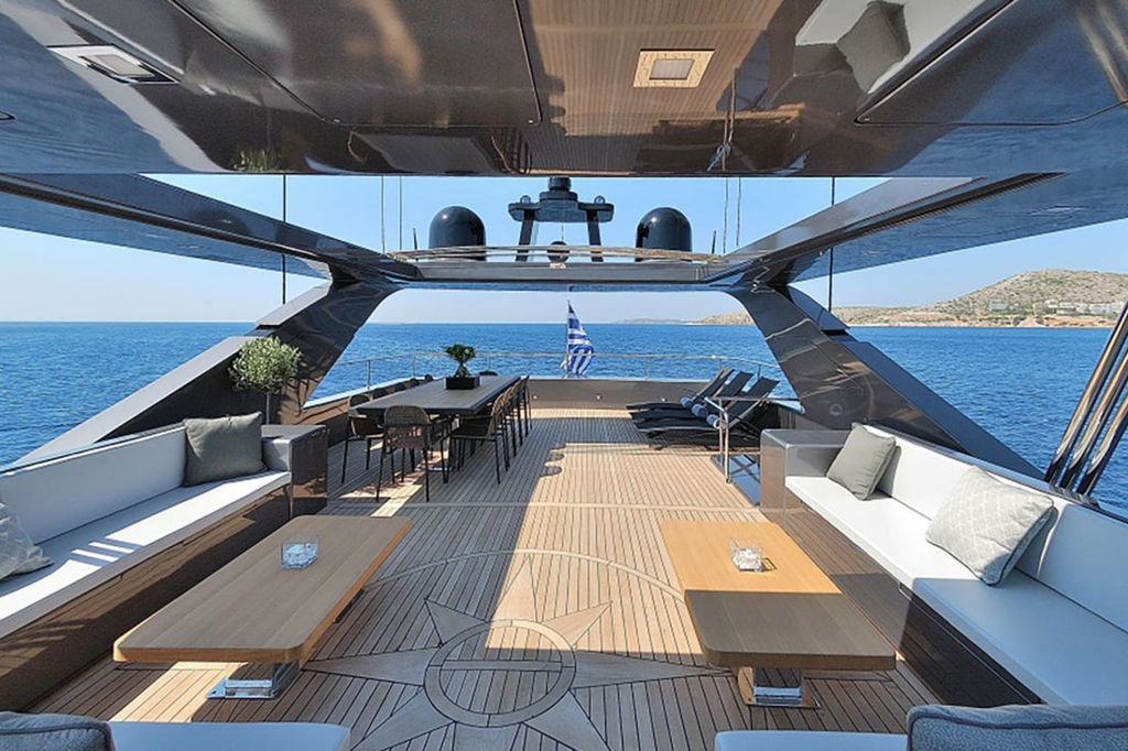 Benik by Cantieri di Pisa - Special Offer for a private Motor Yacht Charter in Monte Carlo with a crew