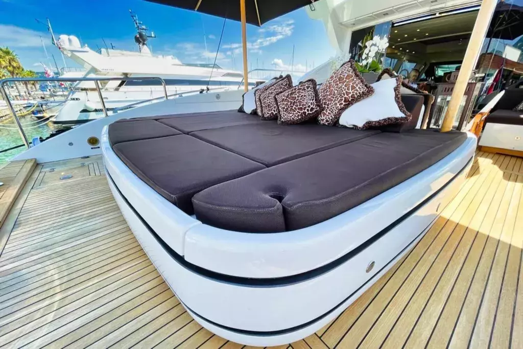 Manu X by Mangusta - Special Offer for a private Motor Yacht Charter in Naples with a crew