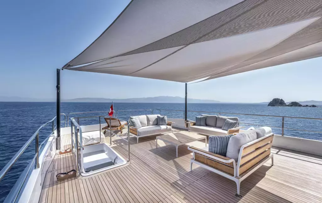 Kamoka by Numarine - Special Offer for a private Motor Yacht Charter in Genoa with a crew