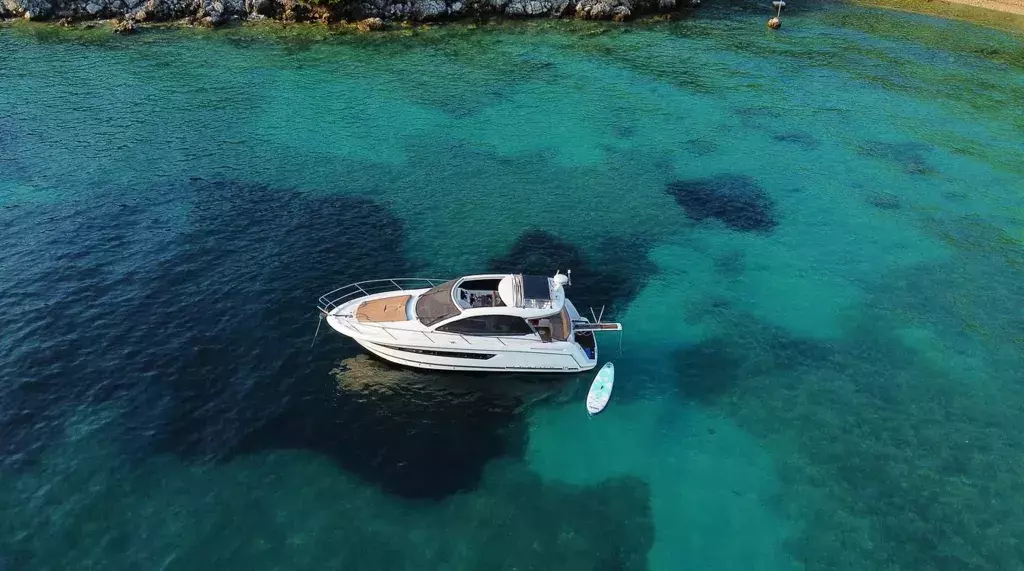 Leader 10 by Jeanneau - Special Offer for a private Power Boat Rental in Hvar with a crew