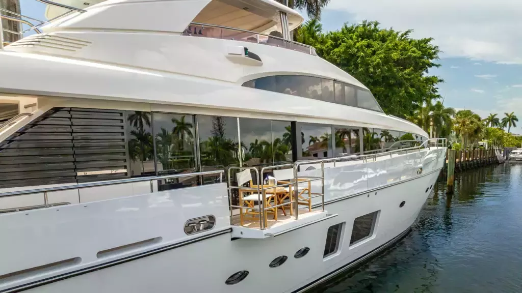 Beachfront II by Princess - Special Offer for a private Motor Yacht Charter in Harbour Island with a crew