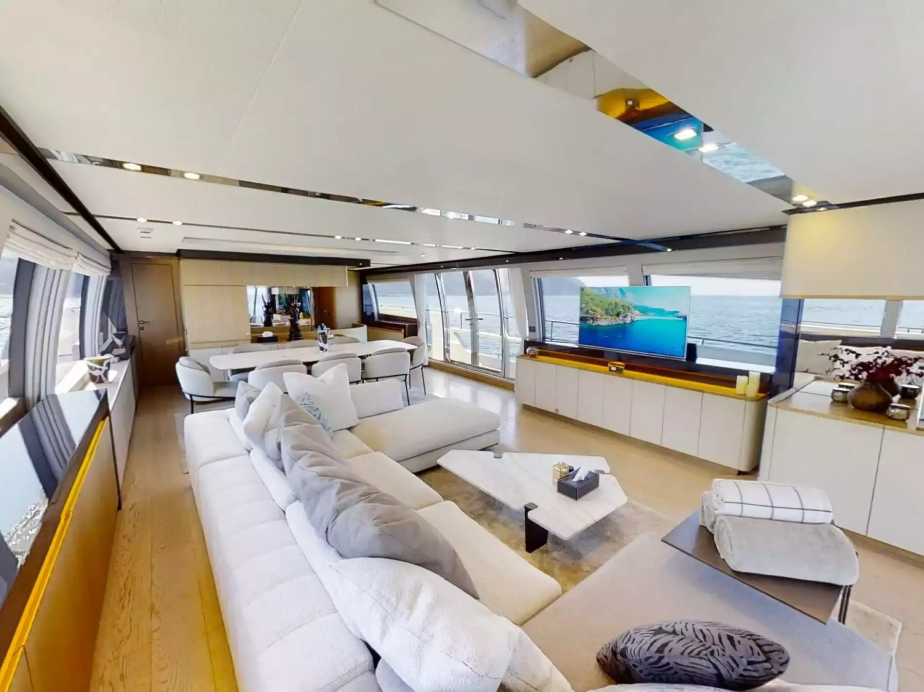 Damari by Ferretti - Special Offer for a private Superyacht Charter in Naples with a crew
