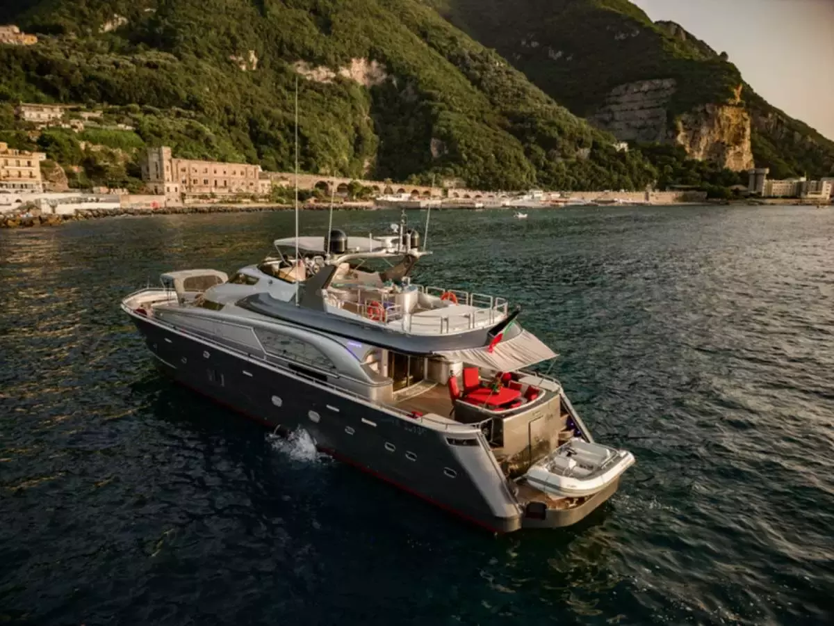 Lady B by De Birs - Special Offer for a private Superyacht Charter in La Spezia with a crew