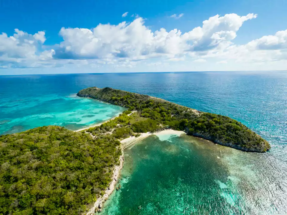 Antigua And Barbuda Yacht — Guide gallery — image 1 of 3